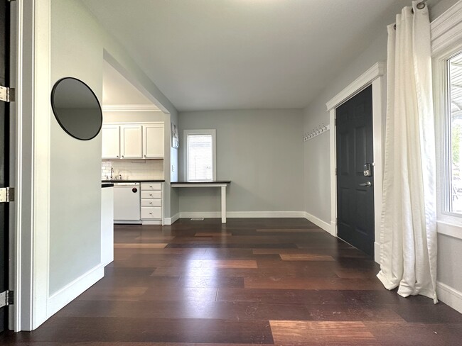 Photo du bâtiment - 921 Jefferson Blvd