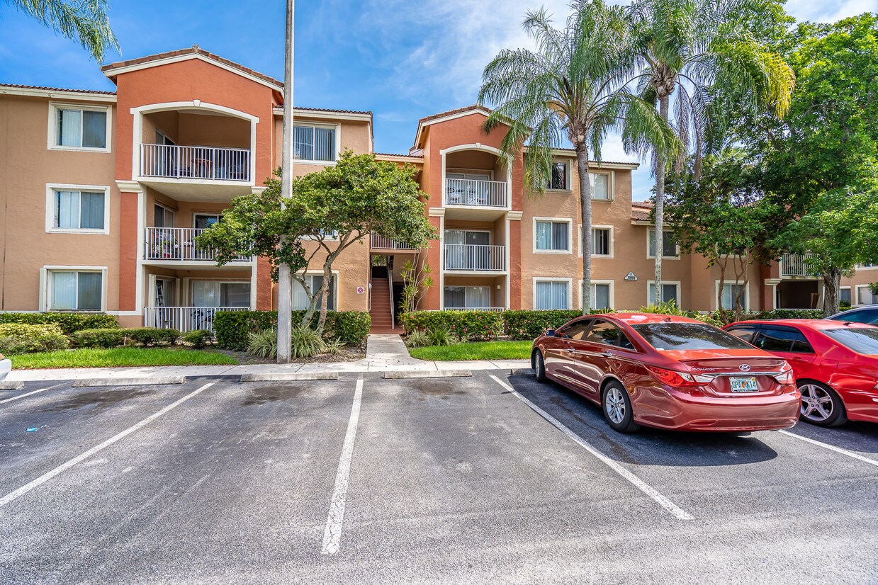 Primary Photo - 3880 Lyons Rd
