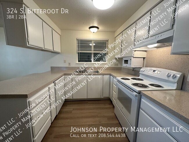 Building Photo - 324 Bitteroot Dr