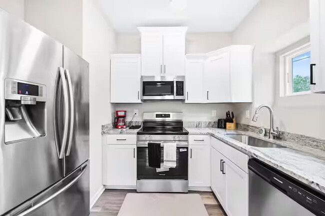 Foto del edificio - Room in Townhome on Mobley St