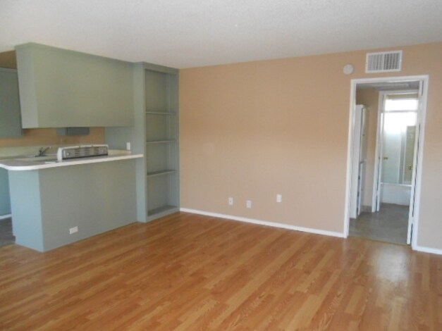 Interior - 38478-38506 4th St E