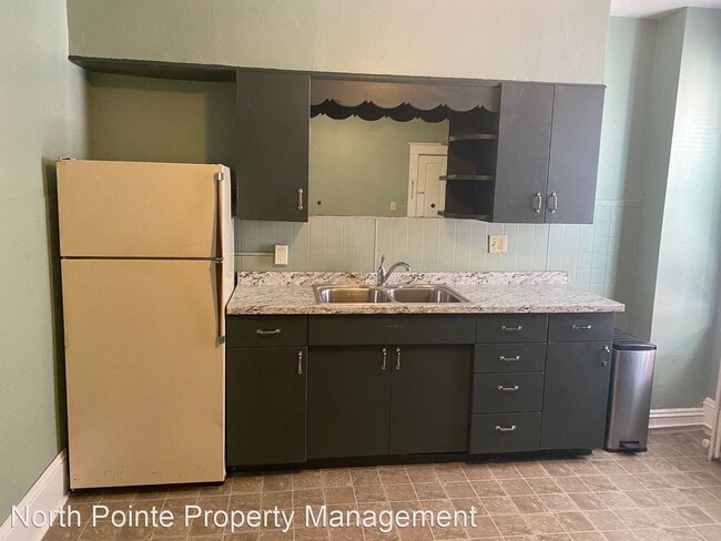 Building Photo - 1 br, 1 bath House - 624 E. King St. Apt. 4