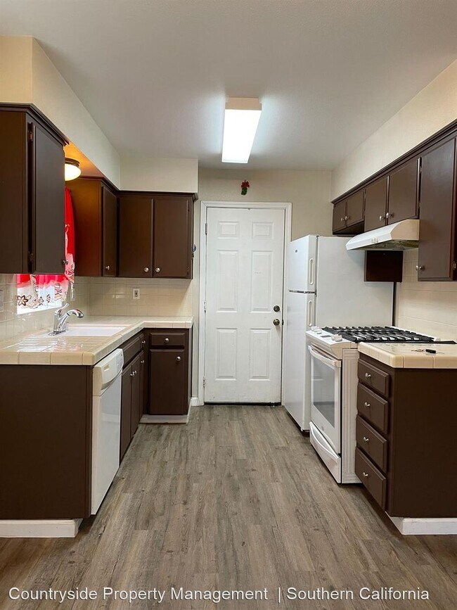 Building Photo - 3 br, 2 bath House - 1523 E. Atchison Ave