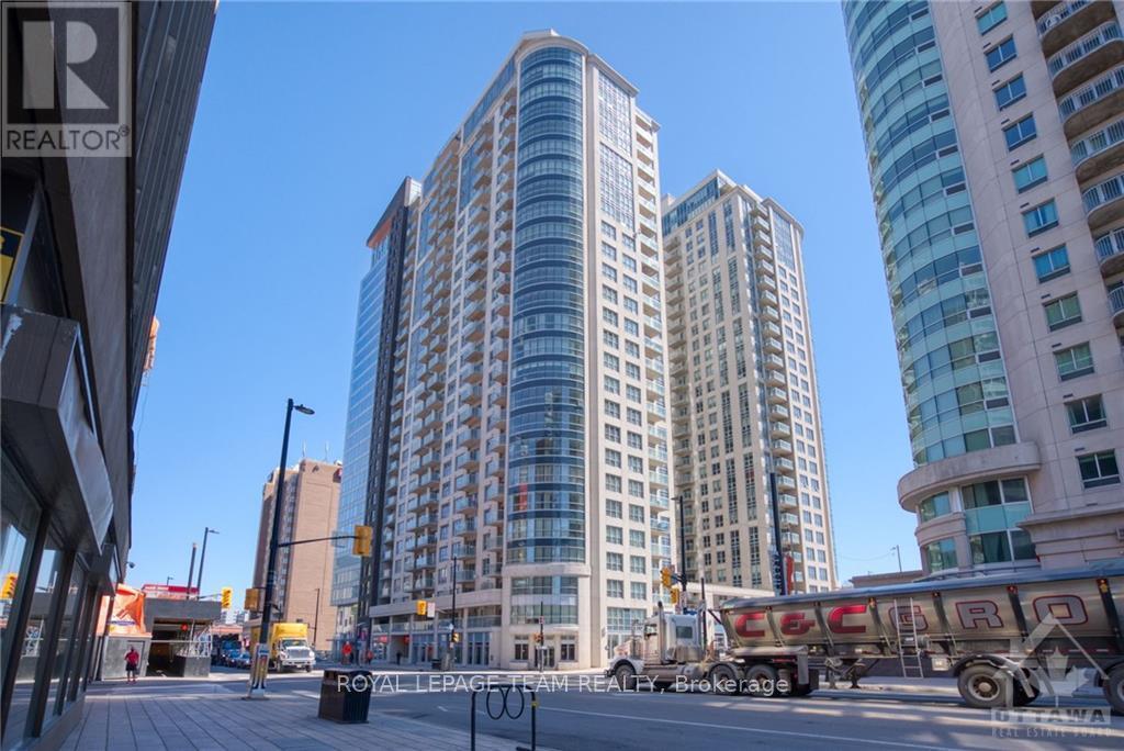 Primary Photo - 1701-200-1200 Rideau St