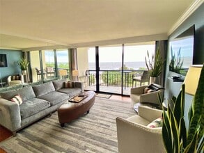 Building Photo - 5220 Seawall Blvd