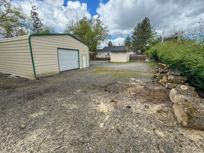 Foto del edificio - 7008 SW Pine St