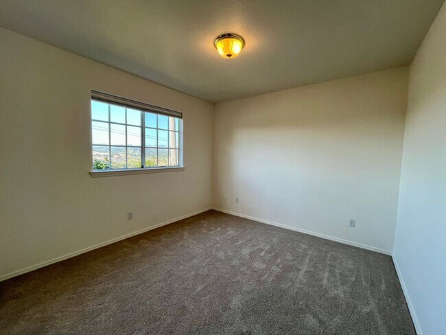 Foto del edificio - 3 Bedroom 2-1/2 Bathroom North Grover Beach Home with a View