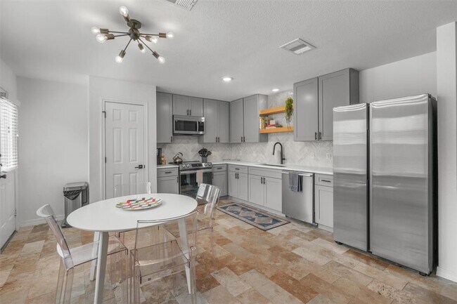 Foto del edificio - 1509 Strickland Dr
