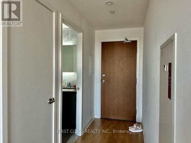 Photo du bâtiment - 117 McMahon Dr