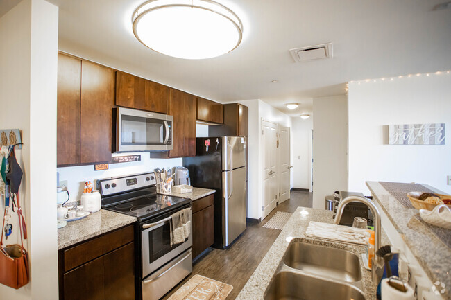 4BR, 4BA - 1,375SF - Hudson Lofts