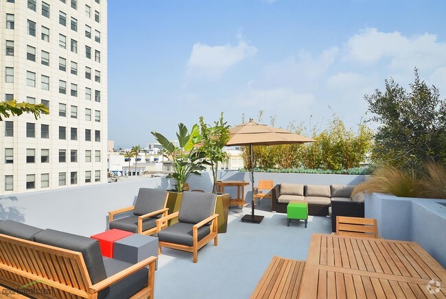 Sundeck - Mayfair Residences at Santa Monica Beach