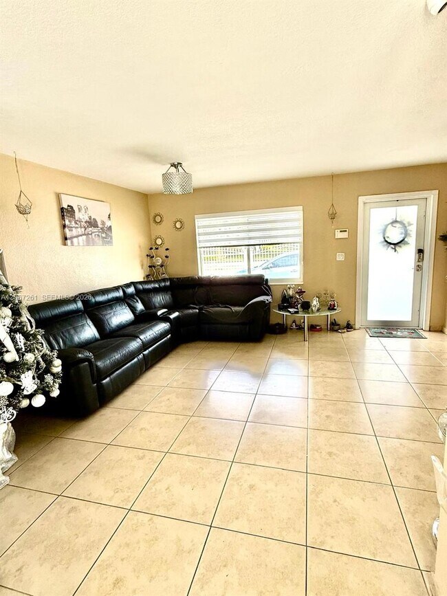 Foto del edificio - 6202 SW 107th Ave