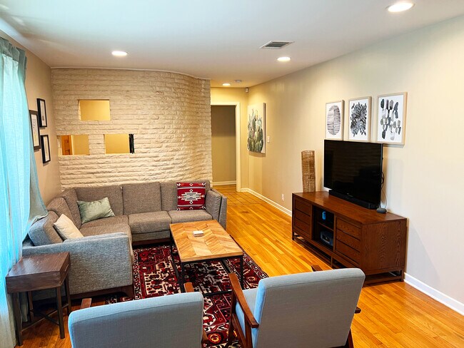 Building Photo - 6706 Moss Oak Dr