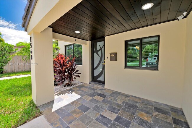 Foto del edificio - 1566 NE 174th St