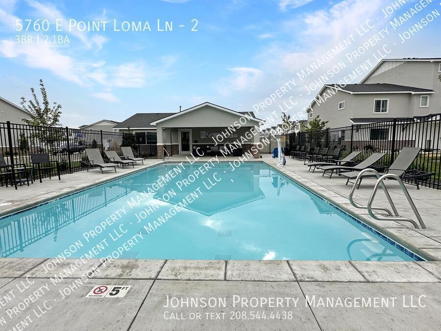 Foto del edificio - 5760 E Point Loma Ln