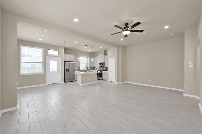 Foto del edificio - 308 N Spotted Fern Dr