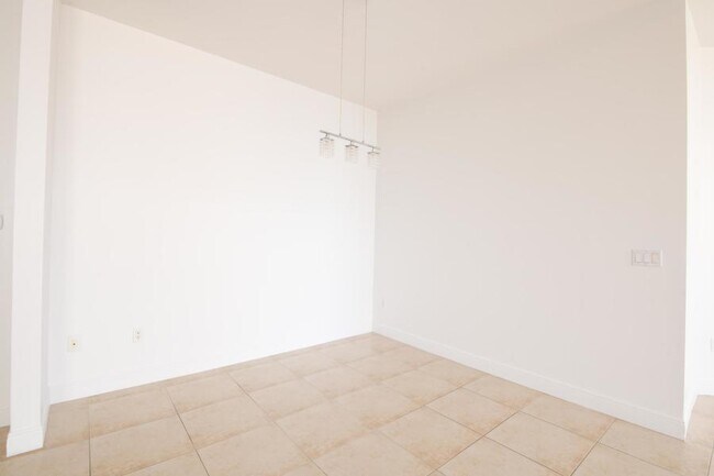 Building Photo - 801 S Olive Ave