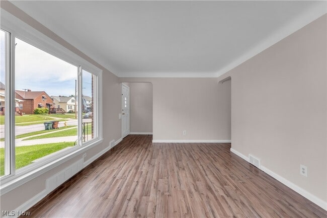 Foto del edificio - 6911 Farnsworth Dr