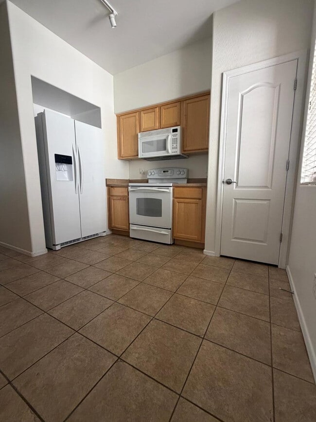 Foto del edificio - 6334 S Blake St