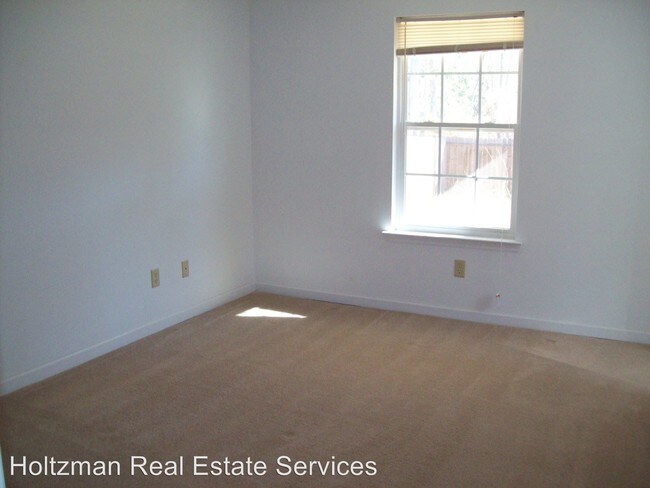 Building Photo - 984 Live Oak Dr