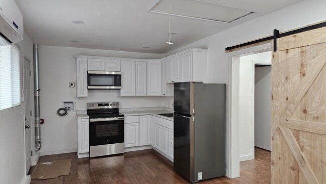 Kitchen - 614 Palomino Cir