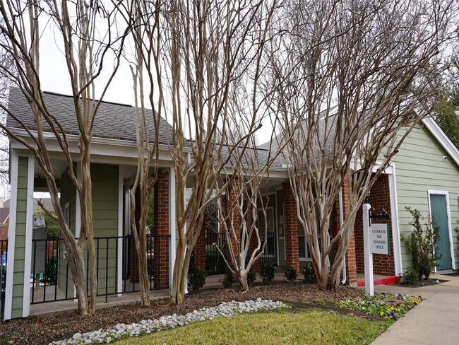 Foto del edificio - 6220 Bentwood Trail