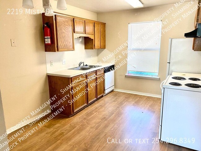 Building Photo - 2/1 Fourplex in Midway ISD!