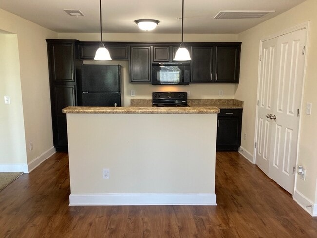 Building Photo - 8205 Lenox Creekside Dr