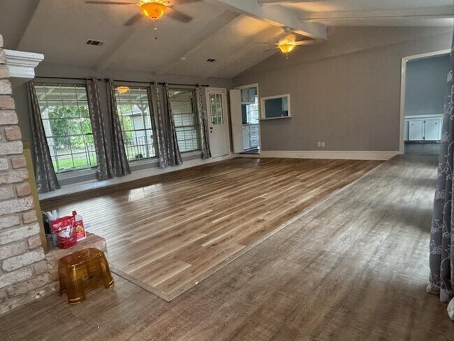 Foto del edificio - 8231 Roebourne Ln