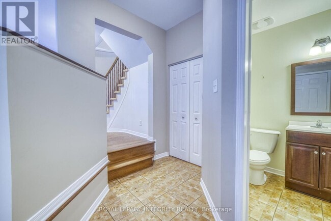 Building Photo - 280 Applecross Crescent