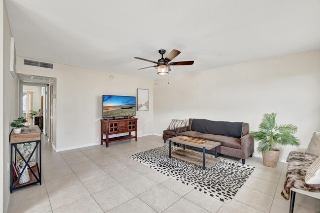 Building Photo - 169 Brittany Terrace