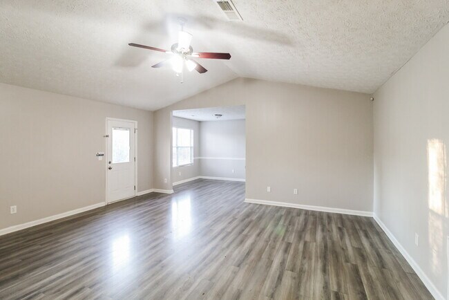 Foto del edificio - 39 Fairview Dr