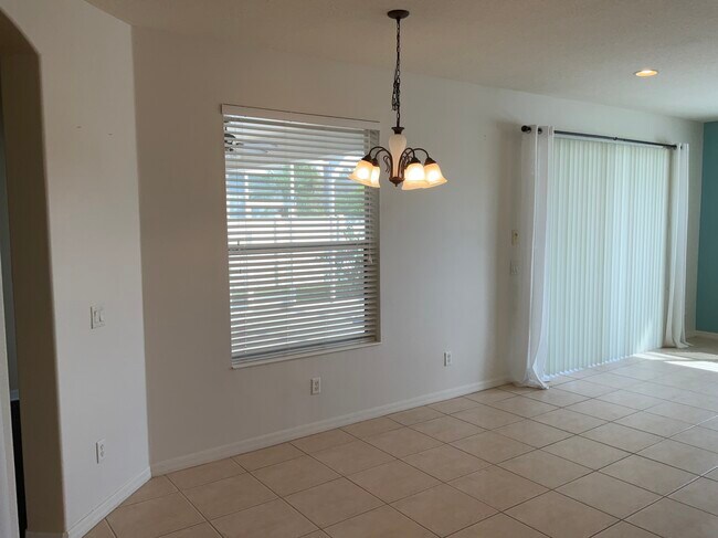 Foto del edificio - 12323 30th St E