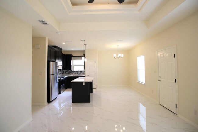 Building Photo - 2811 Javalina Ave