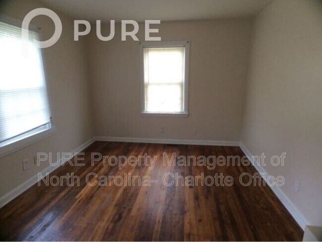 Building Photo - 2103 Haines St