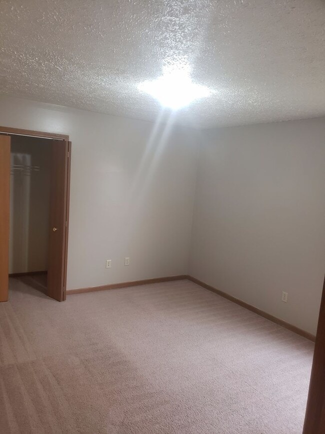 Foto del edificio - 3319-3321 Hopkins Dr