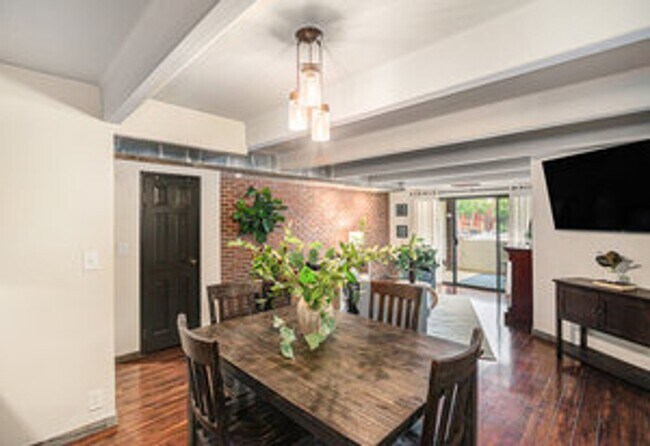 Foto del edificio - Cute 2 Bed Furnished Condo in Old Town
