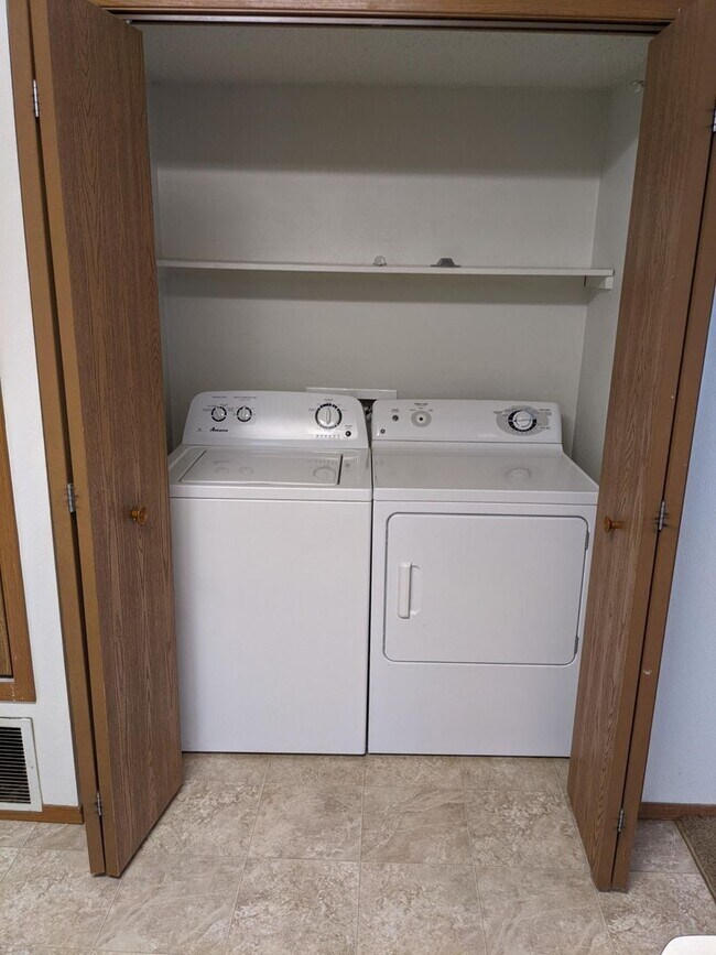 Foto del edificio - Quiet Neighborhood in Tiffin - 2 Bedroom 1 Bath Condo