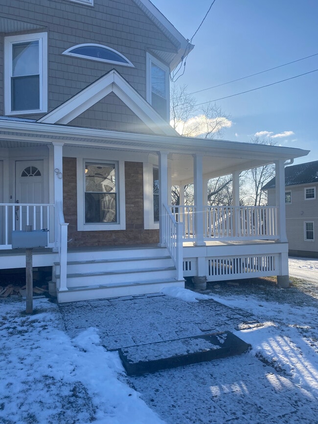 Building Photo - 90 Cottage St