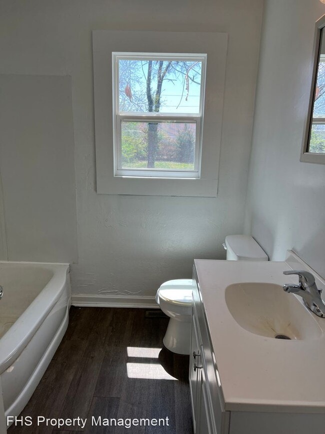 Foto del edificio - 3 br, 1 bath House - 1942 E Commercial St