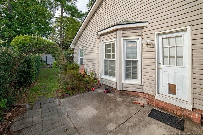 Building Photo - 6440 Brookshire St