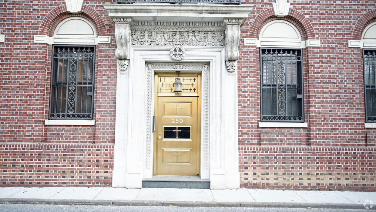 Building Photo - 250 Cathedral Pl