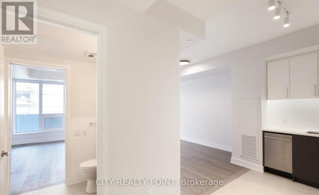 Building Photo - 2525 Bathurst St