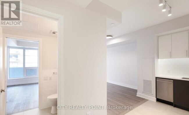 Photo du bâtiment - 2525 Bathurst St