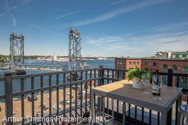 Foto del edificio - 2 br, 2.5 bath House - 121 Bow St. Unit A2