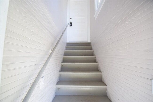 Building Photo - 906 Vistabula St