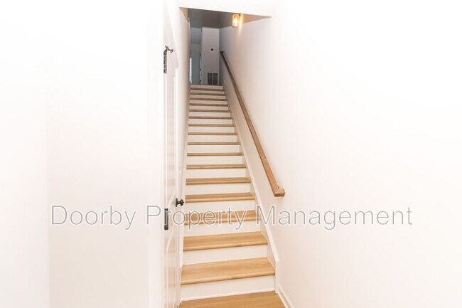 Foto del edificio - 642 Belletrace Cir