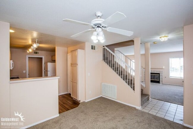 Building Photo - Stunning 3Bdm 2.5Ba Townhome in Henderson!