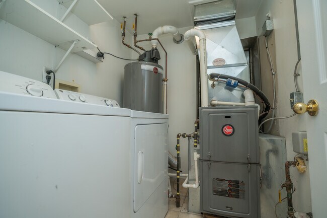 Foto del edificio - 23060 Berdeno Ave