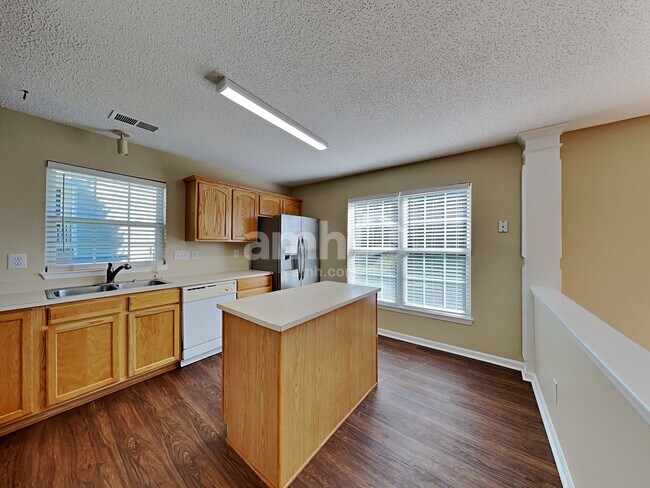 Foto del edificio - 114 Endicott Ct